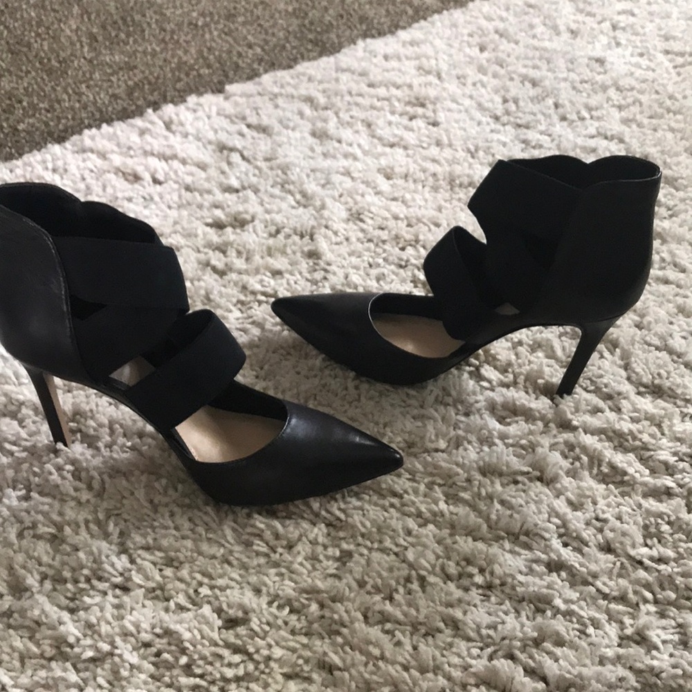 NIB Gorgeous Vince Camuto Black Leather heels 7.5